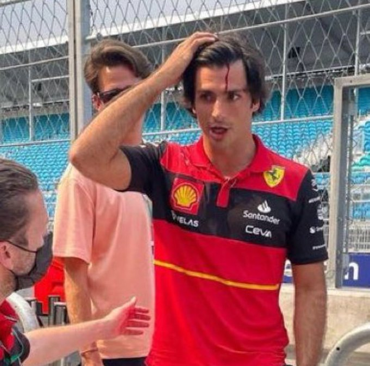 Carlos Sainz sufrió un insólito accidente a horas de correr en Miami