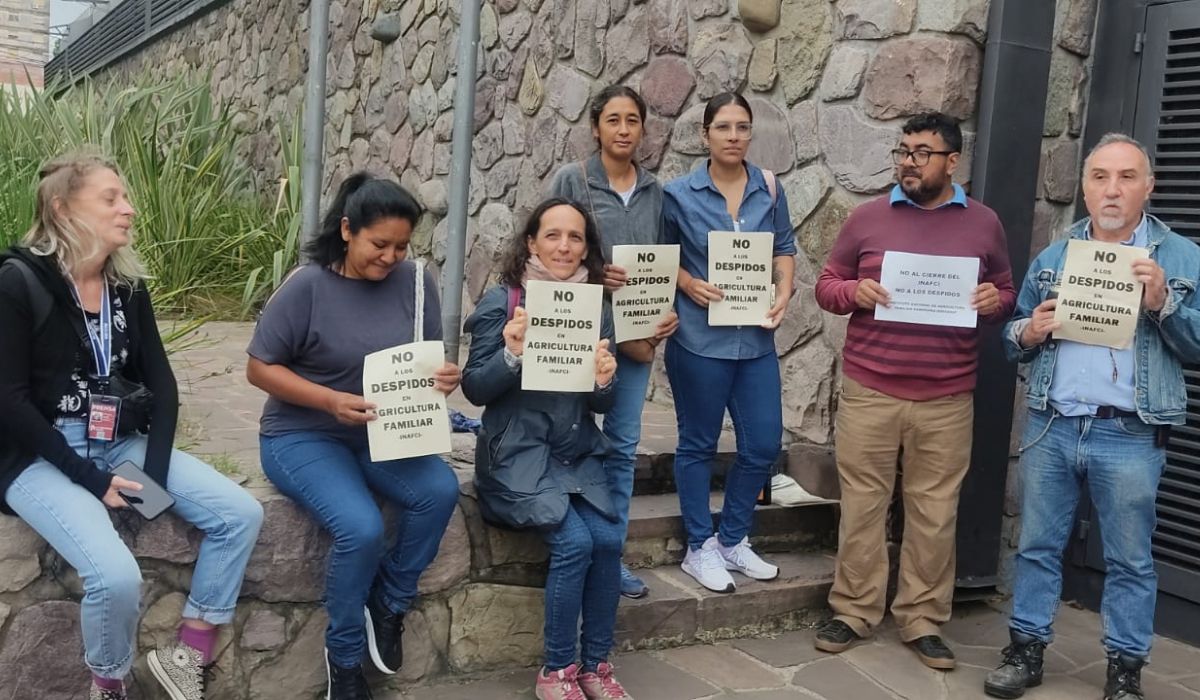 Protestas En La Legislatura Por El Cierre Del Instituto Nacional De