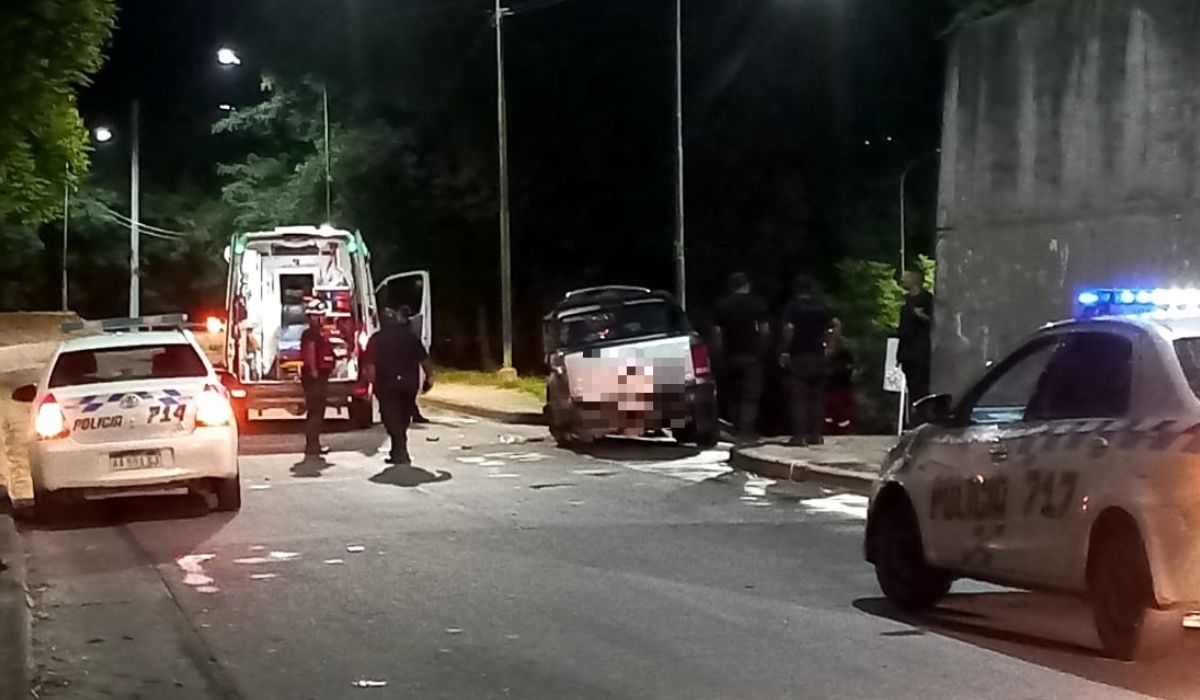 Un hombre murió tras chocar contra un paredón en el ingreso al Puente