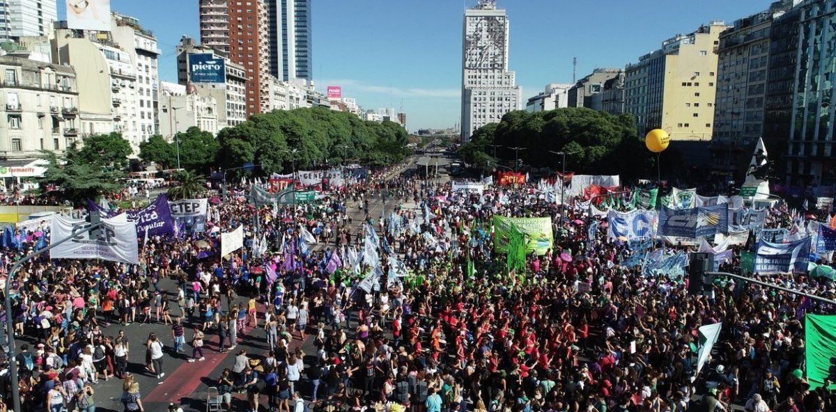 Multitudinaria Marcha En El Congreso