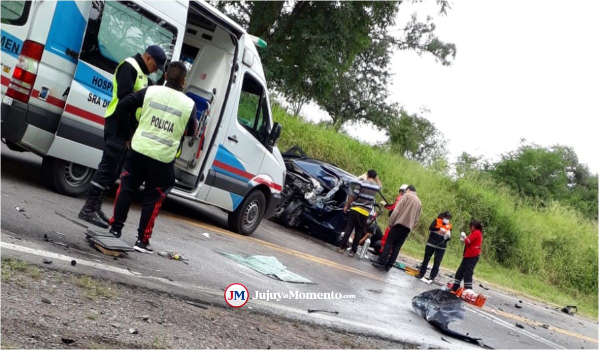 Violento Choque Frontal Entre Un Auto Y Un Colectivo En Ruta