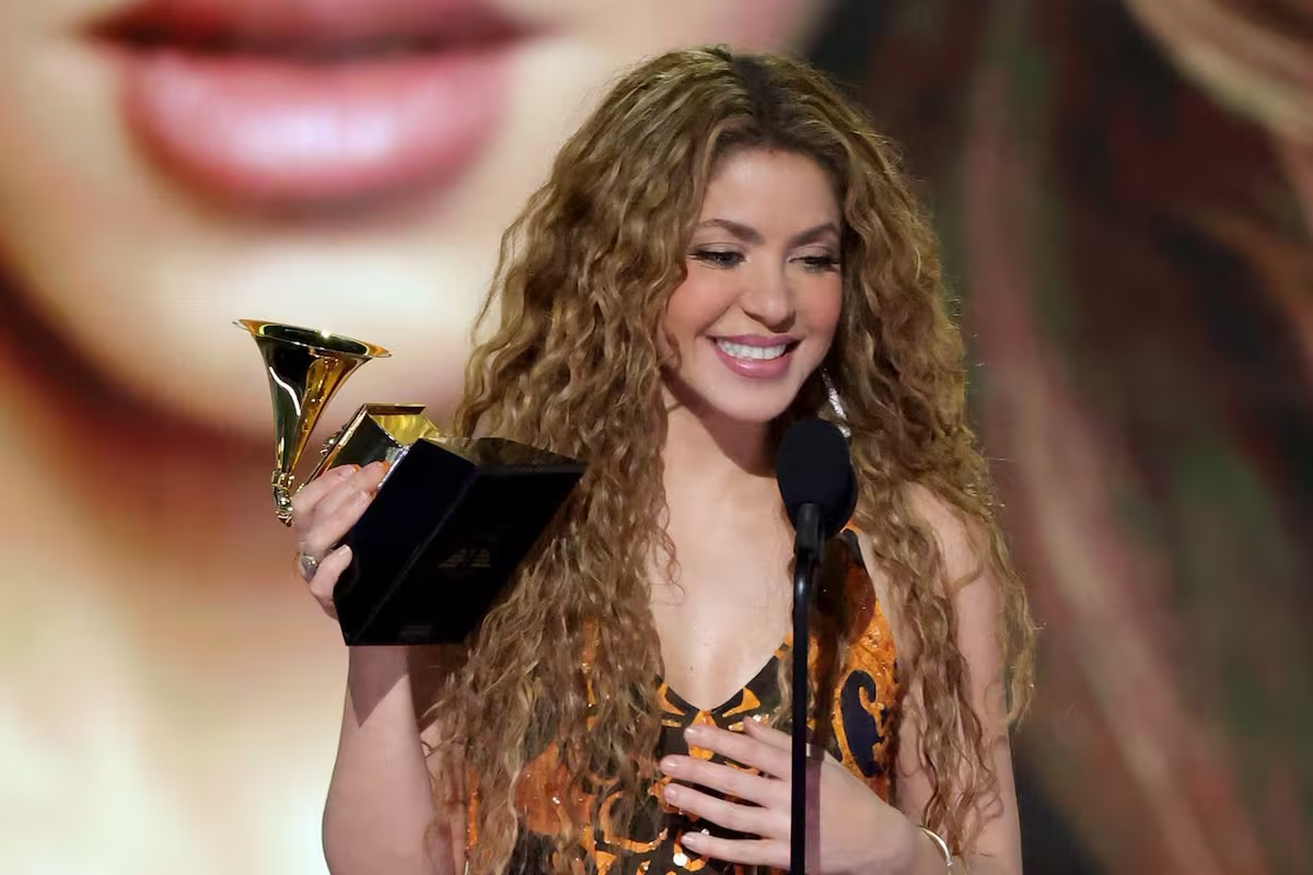 Premio E Impactante Show De Shakira En Los Grammy