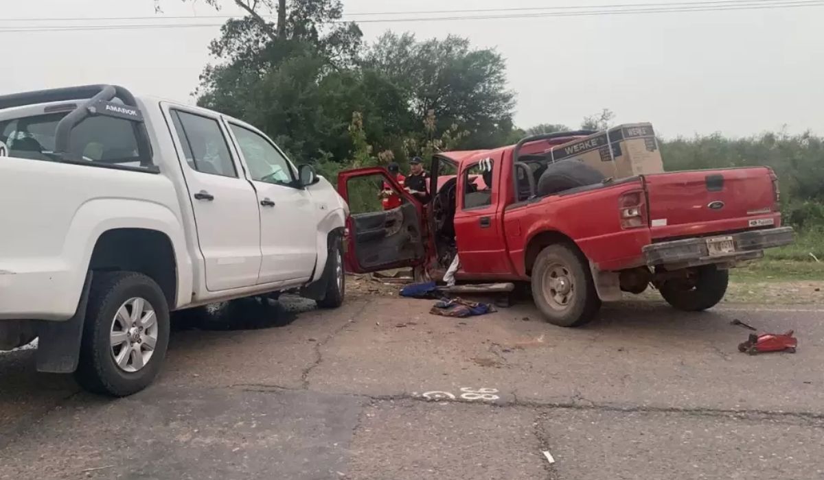 Una mujer embarazada murió en un choque frontal de camionetas