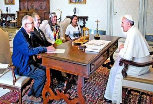 En pleno reclamo por sus tierras, el Papa recibió ayer a los Qom