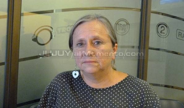 Hace 20 días que no puede retirar el cuerpo de su madre de la morgue