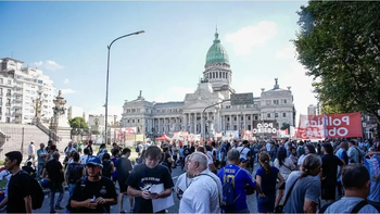 El Gobierno prorrogó las sesiones extraordinarias y suma al financiamiento universitario