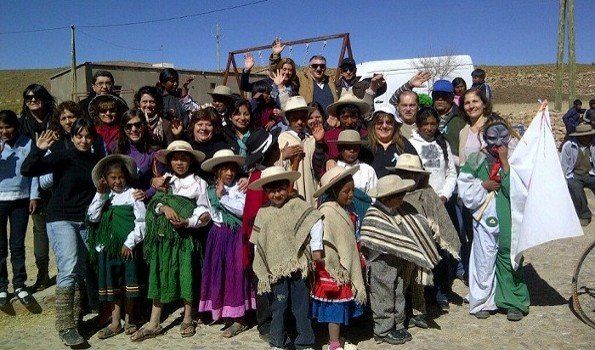 Entregan donaciones a la comunidad aborigen de Quirquinchos