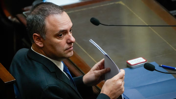 Manuel Adorni fijó como fecha límite el 15 de junio para presentar su declaración jurada