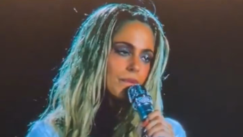 Tini Stoessel habló sobre su pelea con Emilia Mernes y se quebró en pleno show