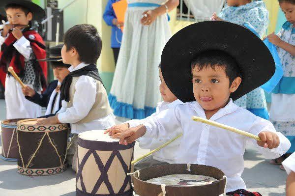 Conmemoraron el Día de la Tradición en la Escuela Bartolina Sisa