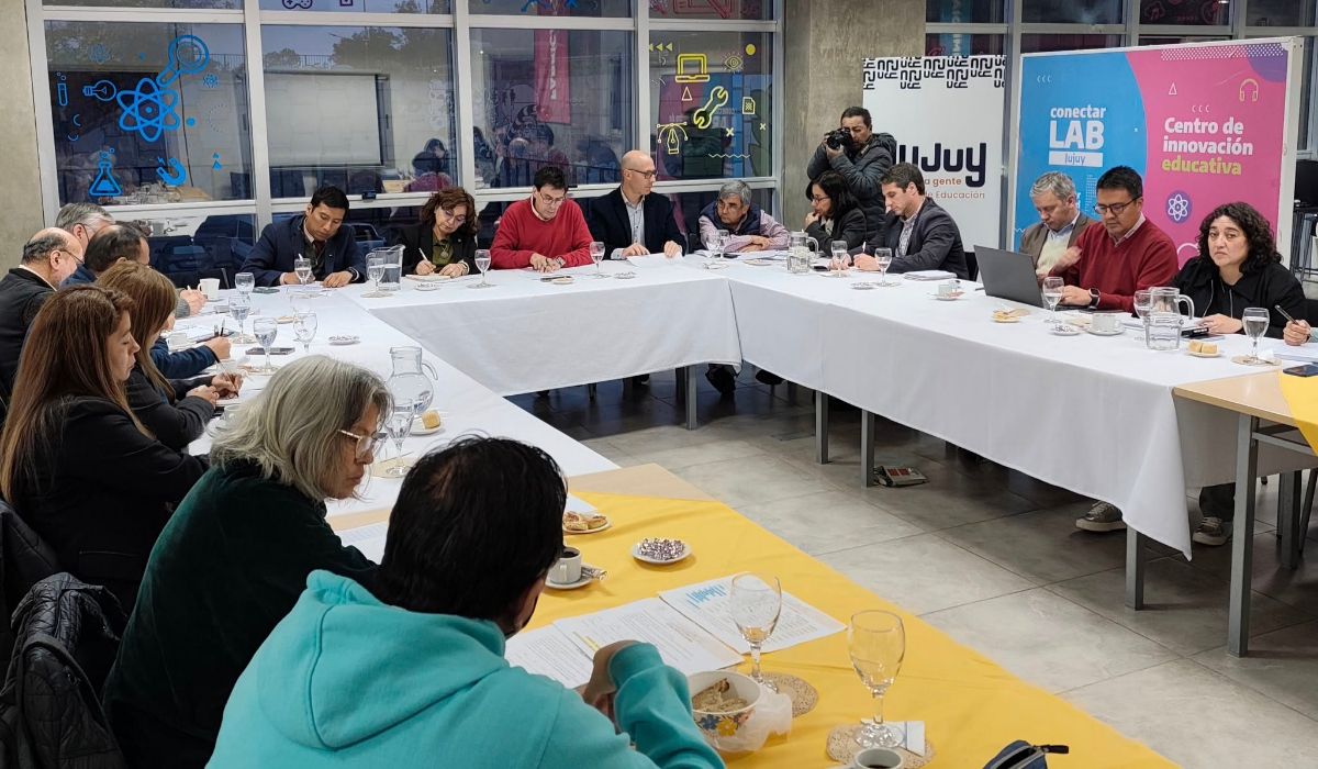 Gremios docentes rechazan la oferta del gobierno: Pedimos sueldo de $1.200.000