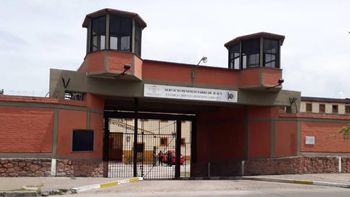 Violento enfrentamiento en el penal de Gorriti: hubo dos agentes heridos