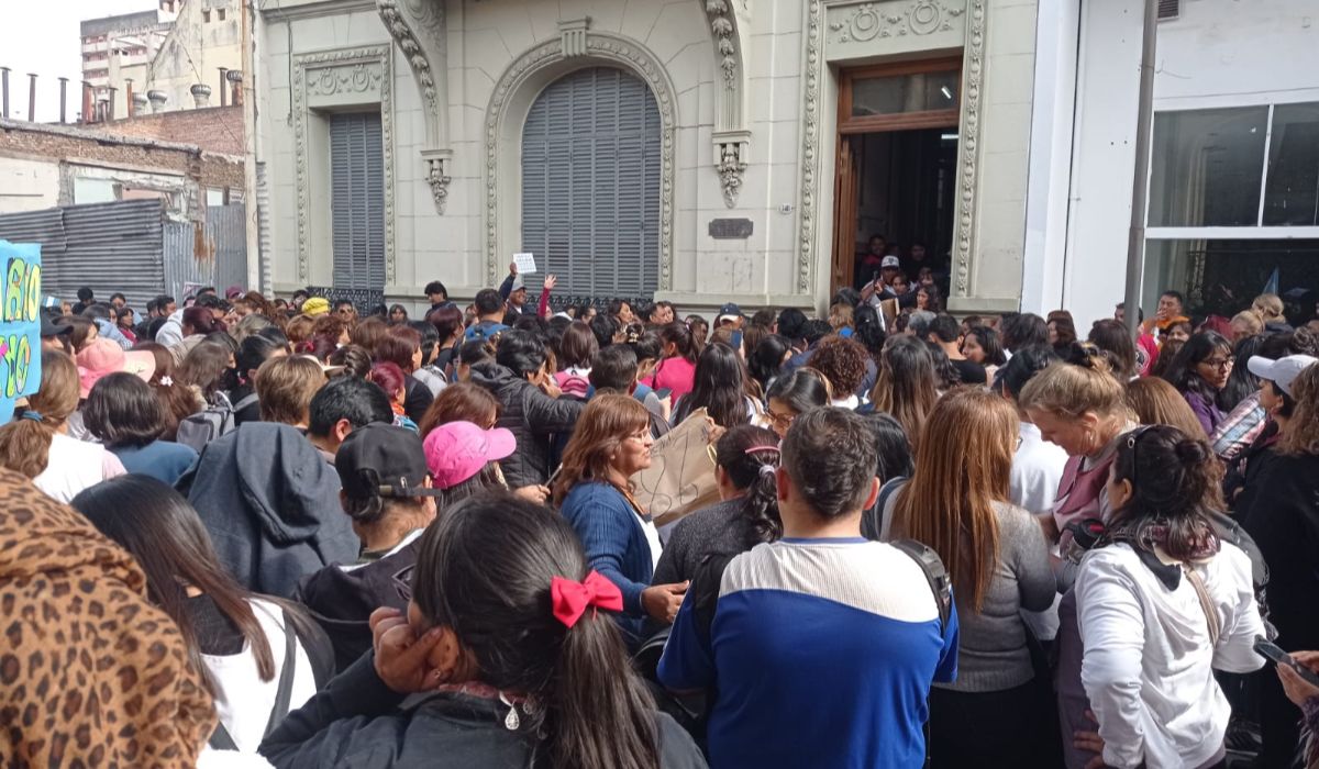 Docentes de Primaria y Secundaria decretaron paro por tiempo indeterminado en Jujuy