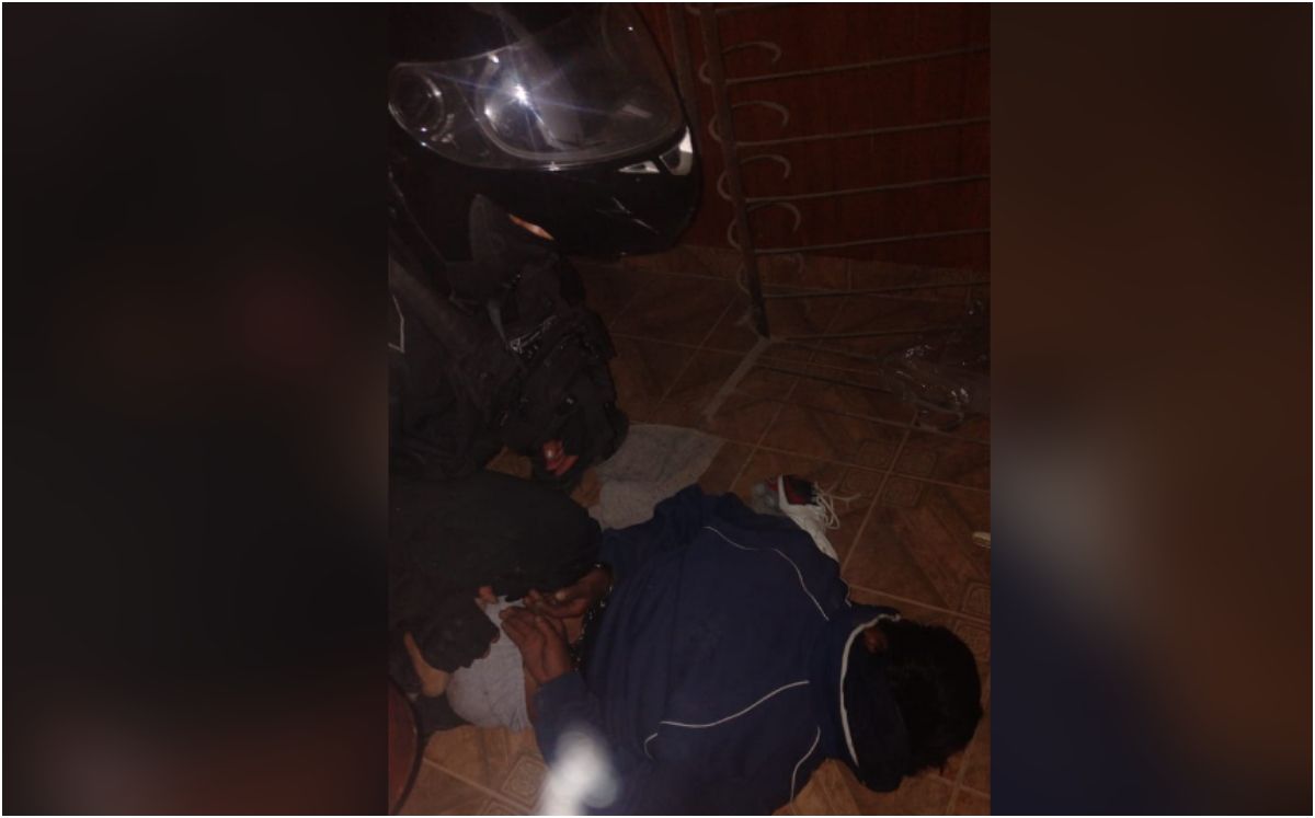 Los atraparon robando dentro de una casa en barrio El Chingo