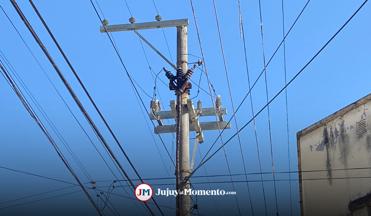 Fuerte explosión en la esquina de calle José de la Iglesia y Junín