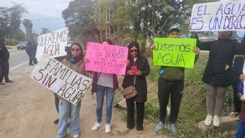 Vecinos se manifestaron por la falta de agua en el límite de Perico y Monterrico