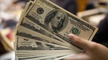 El dólar cortó una racha de cuatro subas consecutivas: a cuánto cerró el blue