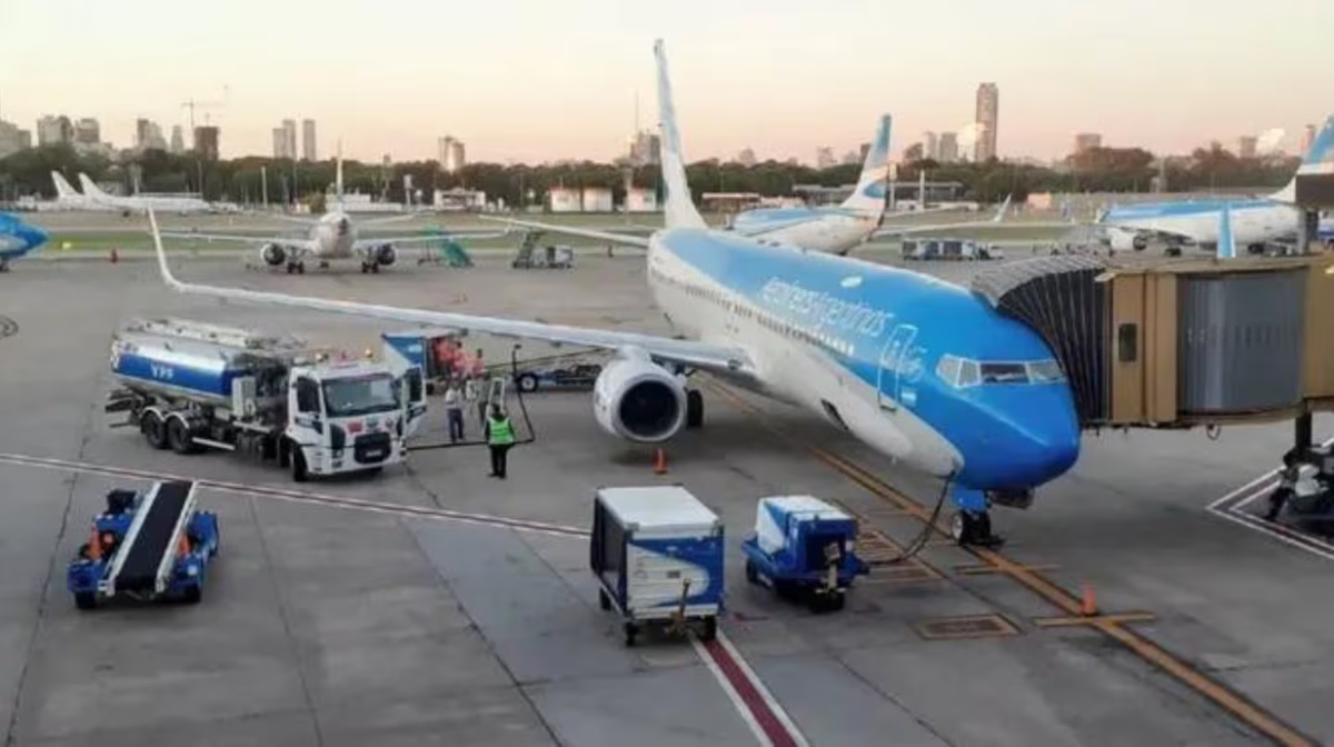 Alternativas del Gobierno para presionar a los gremios en la pelea por Aerolíneas Argentinas