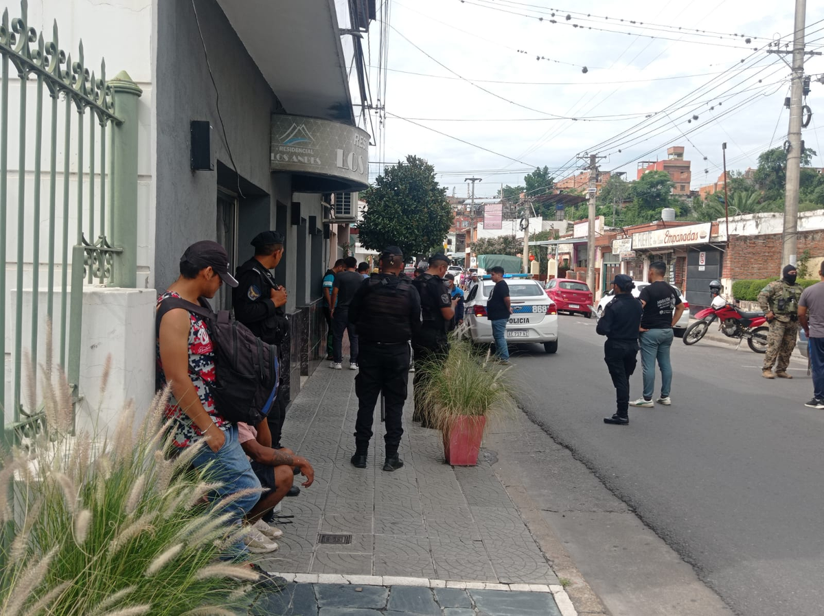 Allanamiento Y Detenidos En Un Inquilinato De Barrio Gorriti