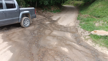 Pérdidas de agua y calles intransitables, padecimientos en Los Perales