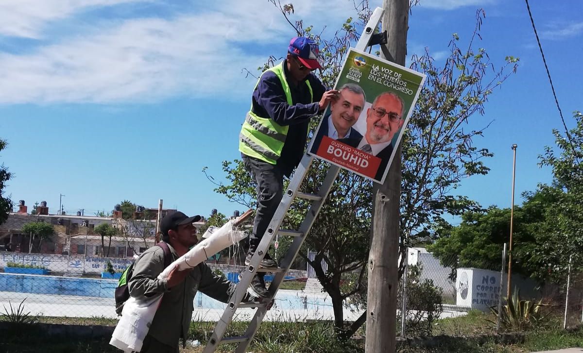El municipio convocó a todas las fuerzas políticas a retirar los carteles