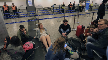 Más 25 de vuelos cancelados en la primera jornada de paro de controladores