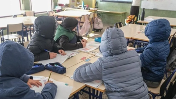Clases con temperaturas bajo cero: el drama de alumnos y docentes de la Puna jujeña