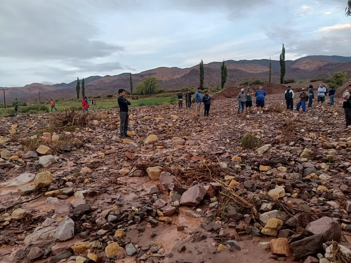 Huacalera y El Perchel, tapadas por agua, barro y piedras