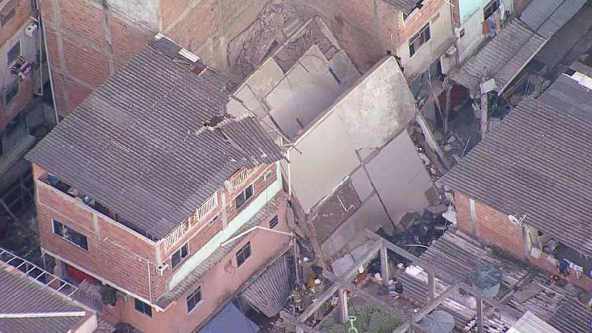 Se derrumba un edificio en Río de Janeiro y hay personas bajo los escombros