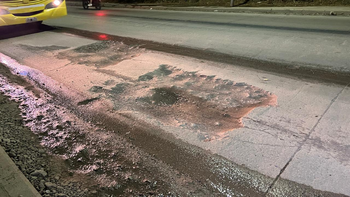 Repleta de enormes pozos, así está una de las avenidas más transitadas de Alto Comedero