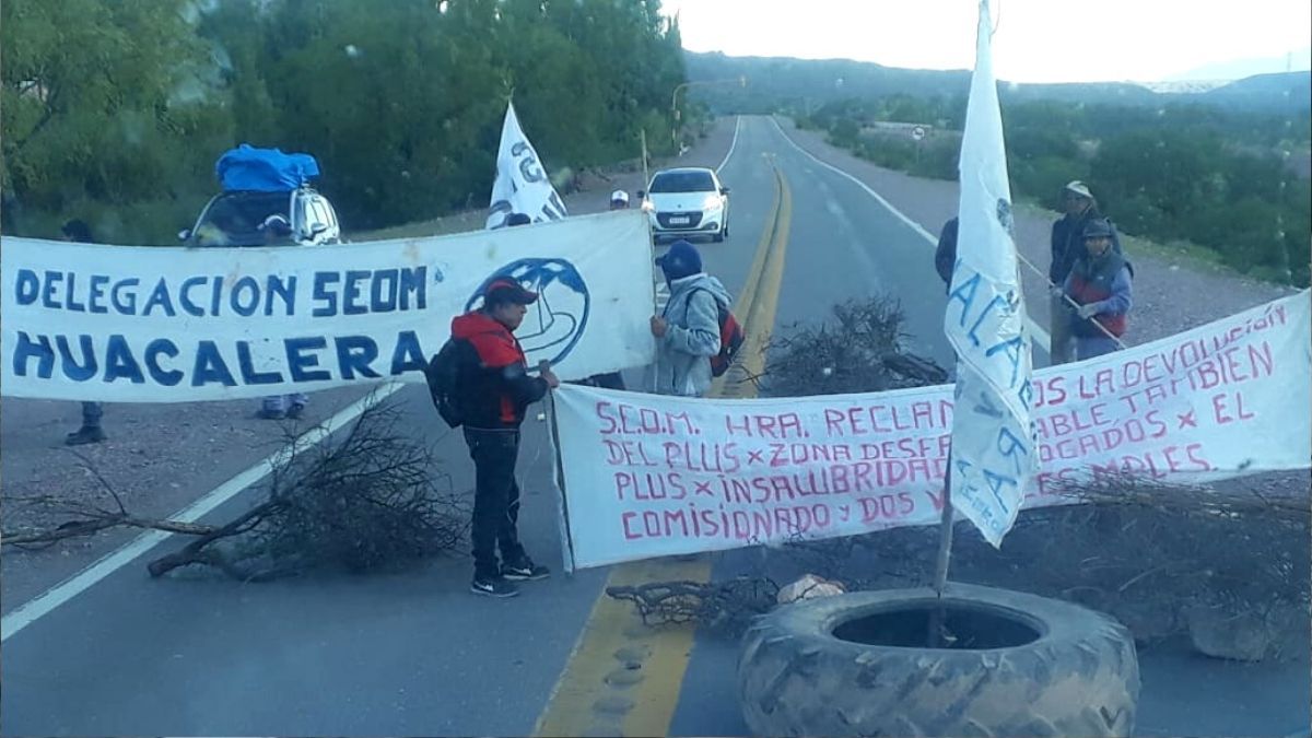 Corte en Ruta Nº 9 a la altura de Huacalera por reclamo de municipales