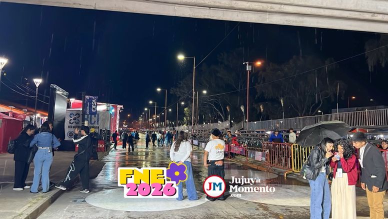 La lluvia obligó a suspender el primer desfile de carrozas del Grupo A La lluvia obligó a suspender el primer desfile de carrozas del Grupo A