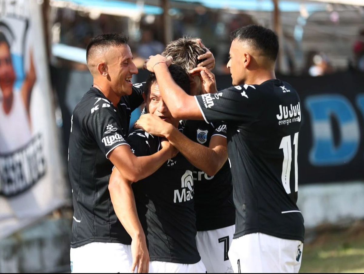 JUGADORES DE GYE DE JUJUY, TRAS UN ROTUNDO TRIUNFO/ IMÁGENES DE INSTAGRAM @OFICIALGYEJUJUY. 