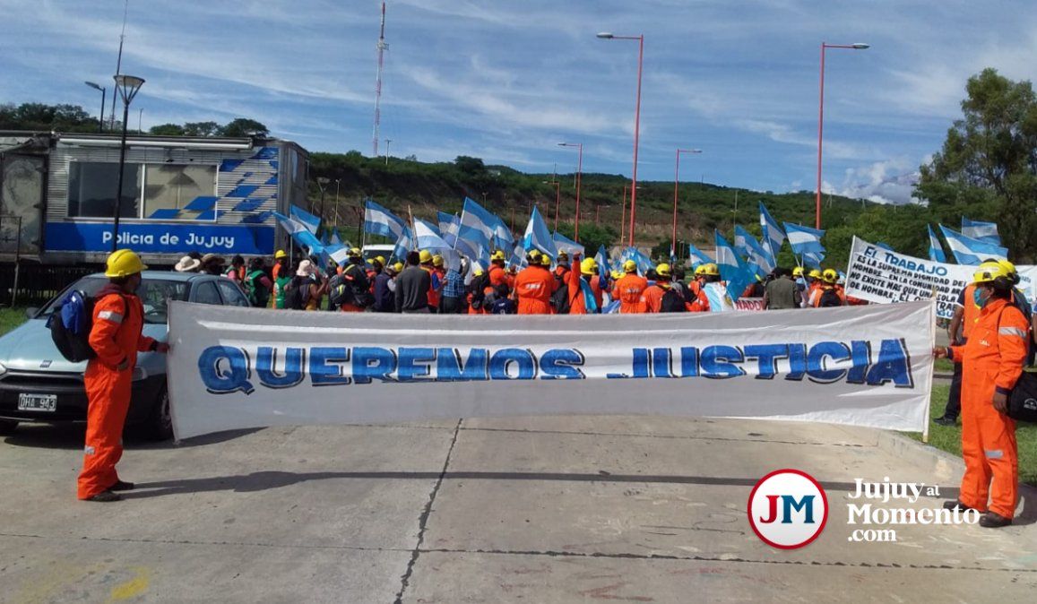 Más de 400 trabajadores de Mina El Aguilar llegaron a la capital para rechazar el cierre
