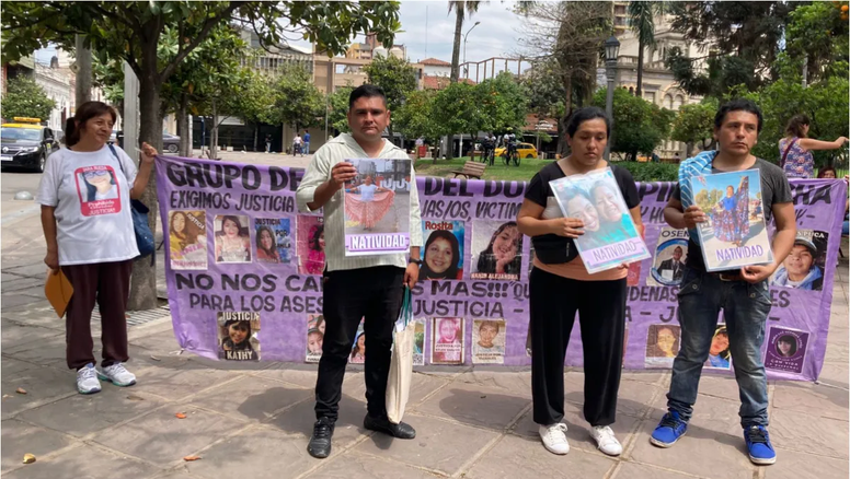 Padres del Dolor marchan contra la prisión domiciliaria del femicida de Natividad Cañizares