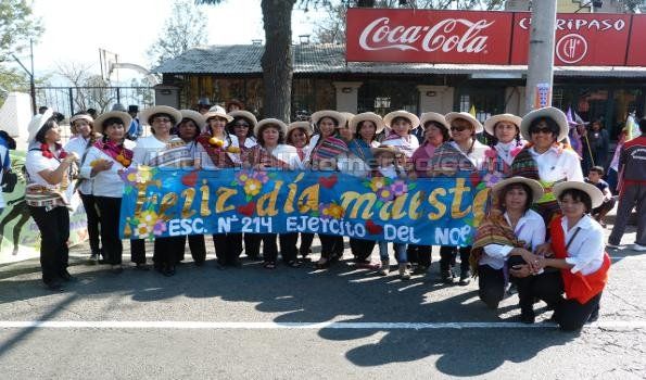 Más de 5000 docentes participaron del desfile en avenida Córdoba