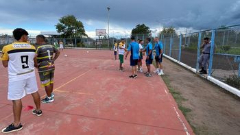 Gimnasia compartió una jornada de diálogo y fútbol en la Unidad Penitenciaria N°8