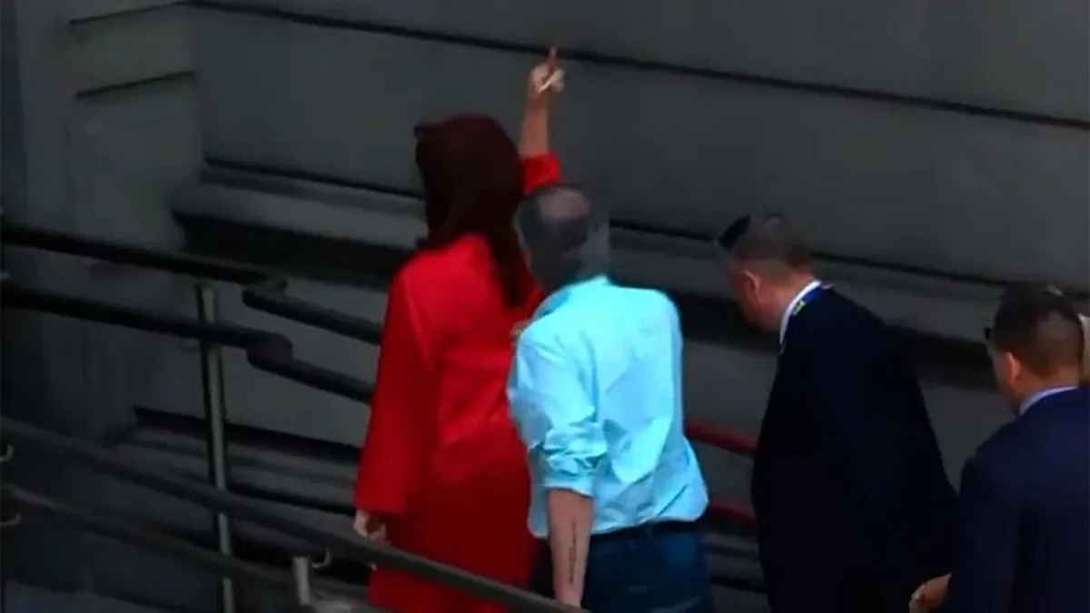 El polémico gesto de Cristina Kirchner al llegar al Congreso