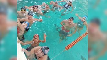 Los Pingüinos, entre los 4 mejores equipos de la Liga Argentina de Natación Paralímpica