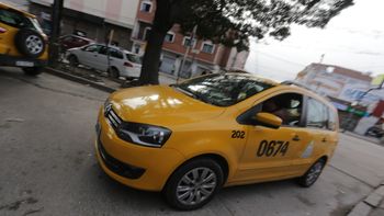 Jujeños se manifestaron en contra de un posible aumento de taxis