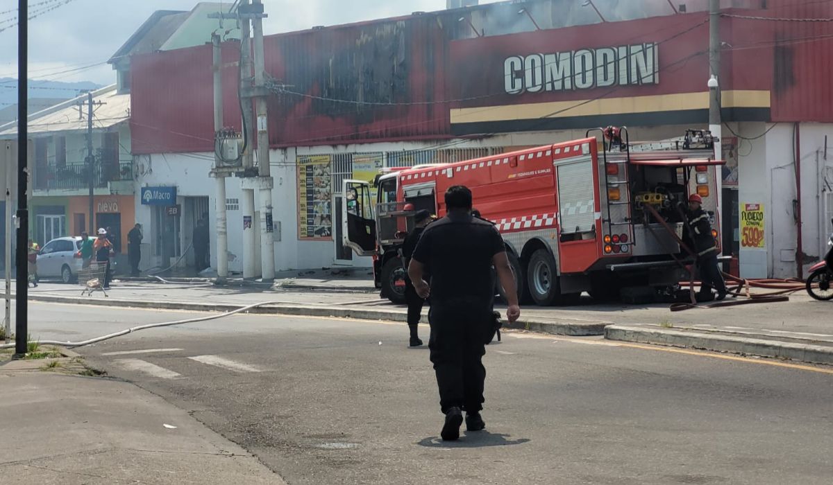 El tremendo incendio en un supermercado dejó 5 víctimas fatales