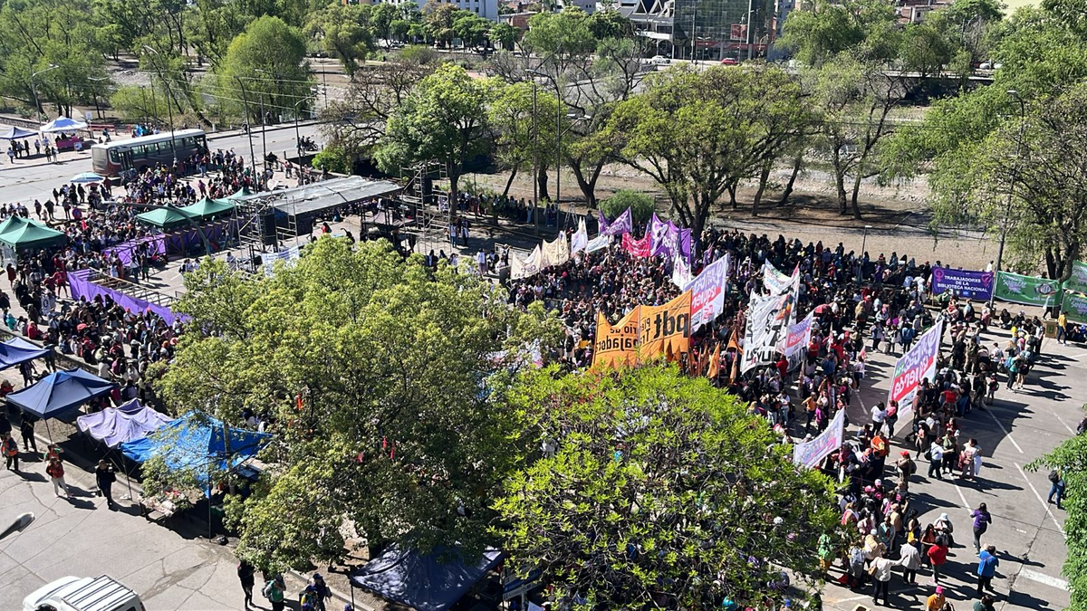 Con una masiva concurrencia, dio inicio el Encuentro de Mujeres y Disidencias en Jujuy