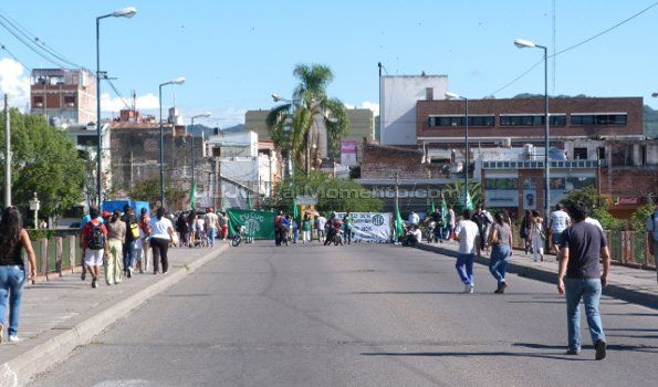 Se realizan los cortes de rutas en el interior