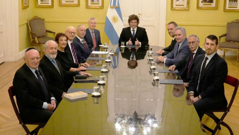 Milei junto a Manuel Adorni, en un nuevo gesto de apoyo tras las revelaciones en la causa