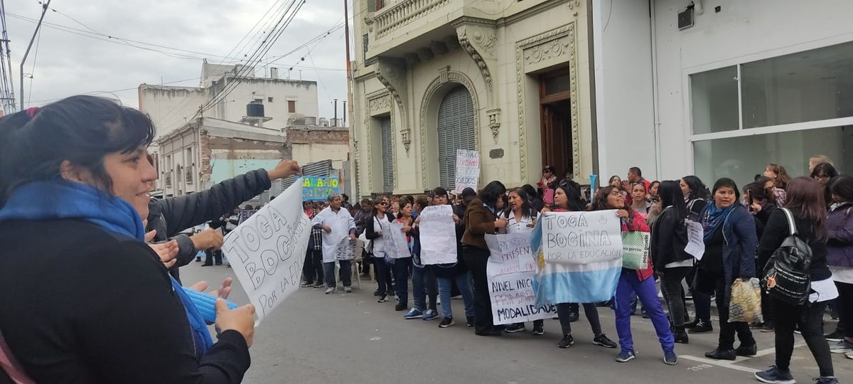 Protesta y paro docente: el gobierno respondió con dos multas contravencionales
