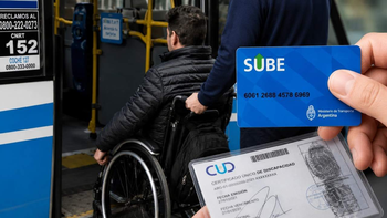 Las personas con discapacidad pueden seguir viajando gratis con el CUD físico
