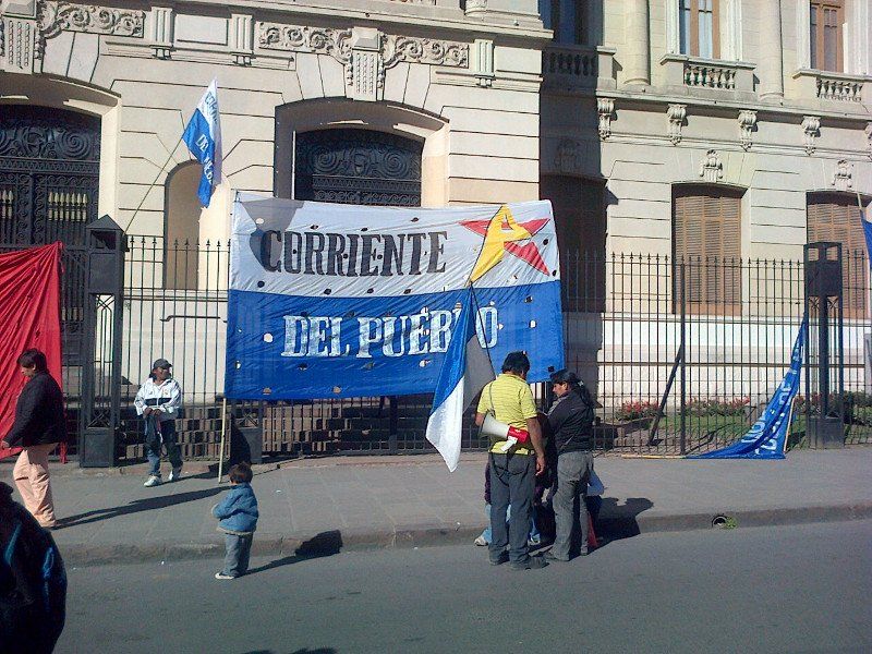 Acampa la Corriente del Pueblo en Plaza Belgrano