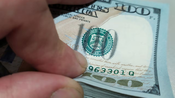 El dólar oficial anotó su mayor suba en más de un mes, en el debut del nuevo esquema