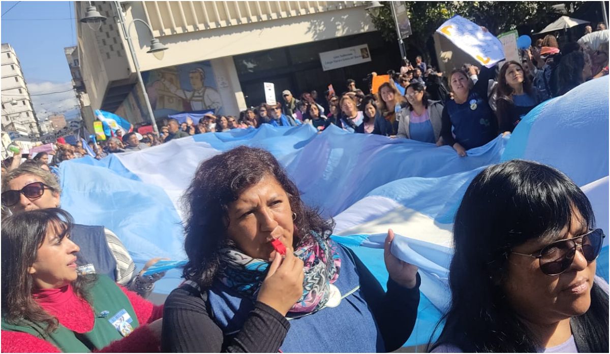 El hartazgo docente invadió las calles: contundente reclamo en Jujuy