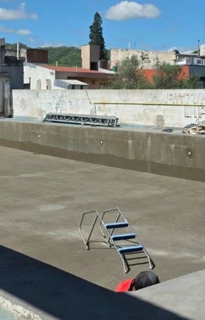 La pileta del Club Independiente entra en su etapa final de remodelación